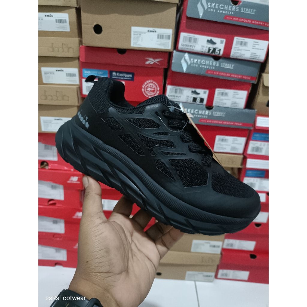 SEPATU DIADORA MONO BLACK