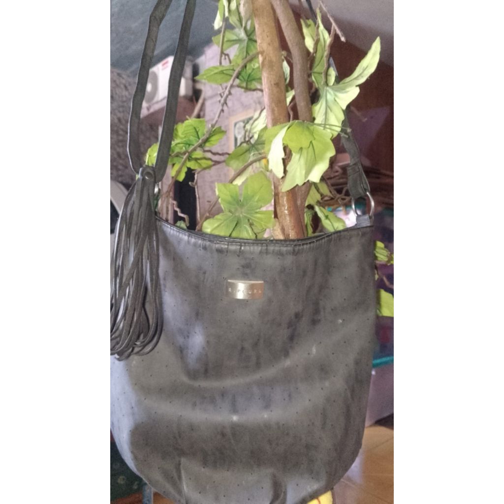 Tas selempang kulit sintetis ripcurl preloved second