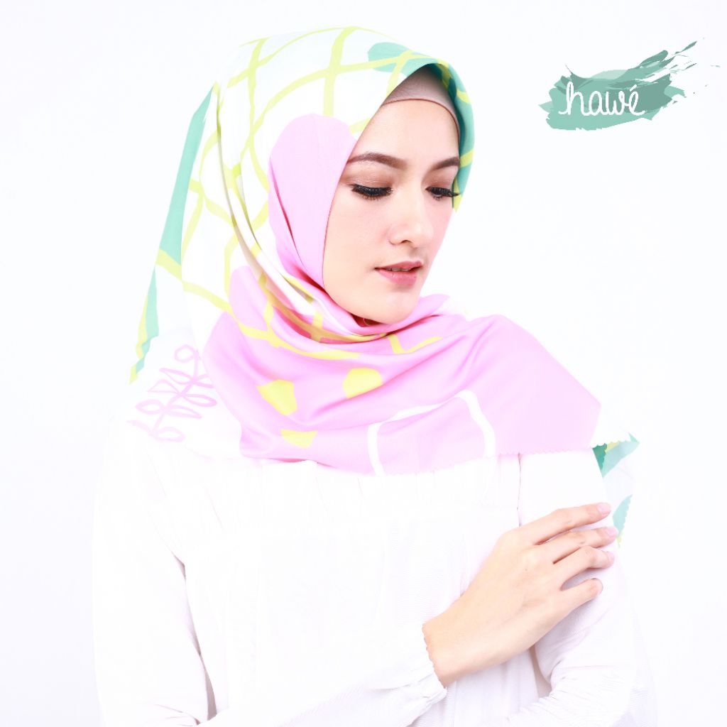 Hawe by Fitria - Siluet Flamingo Printed Scarf - Hijab Segi Empat - Bahan Voal Ultrafine Prime