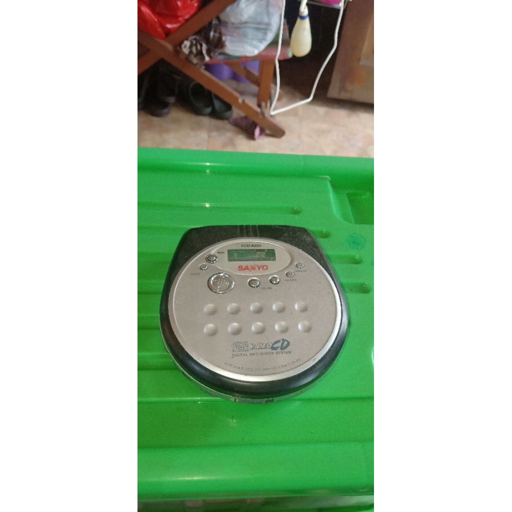VCD-X220 SANYO DIGITAL AUDIO VIDEO CD DIGITAL ANTI-SHOCK SYSTEM PORTABLE VCD CD MP3 CD-R/RW PLAYER O