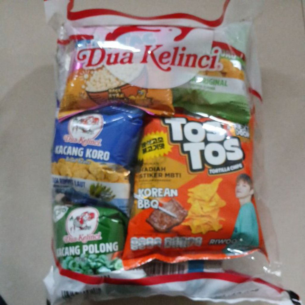 Paket Ekonomis Dua Kelinci Plus isi 12 Aneka Snack Exp  7/12