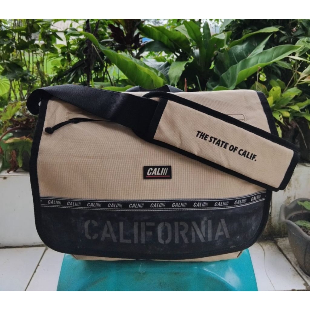 Messenger bag slingbag WHOAU original