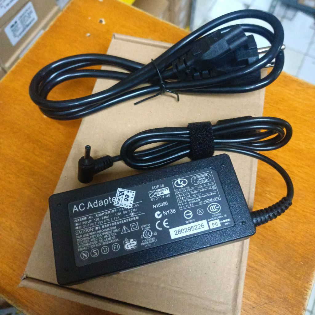 Adaptor Charger Laptop Fujitsu Stylistic R726 R727 V727 Q555 Q572 Q616 Q665 Q704 Q702 19V 3.42A 65W