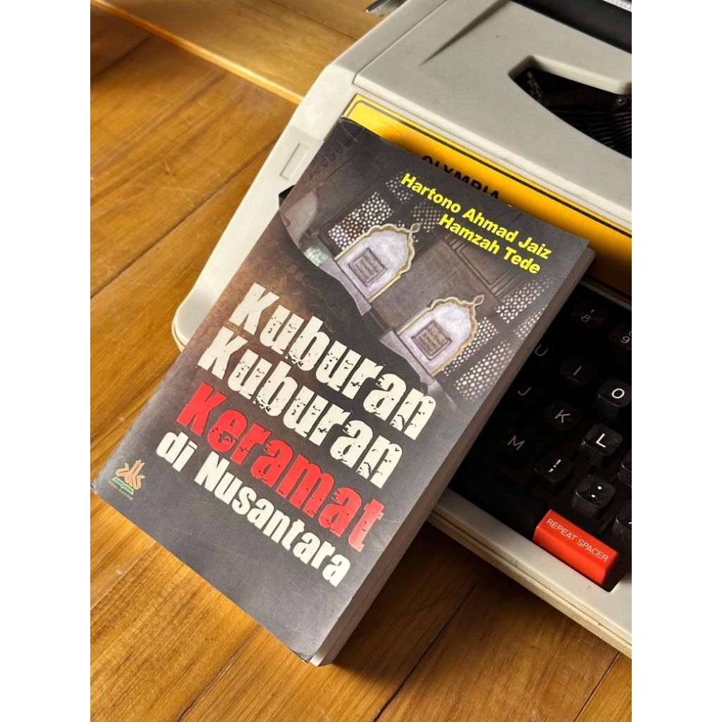 Buku Kuburan-Kuburan Keramat Di Nusantara - Hartono Ahmad Jaiz