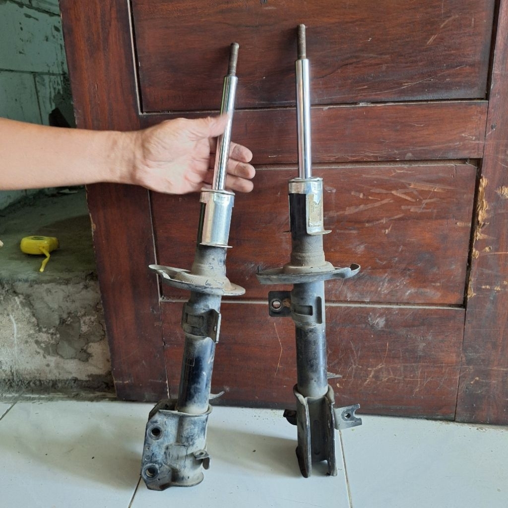 Shockbreaker set mobil avanza