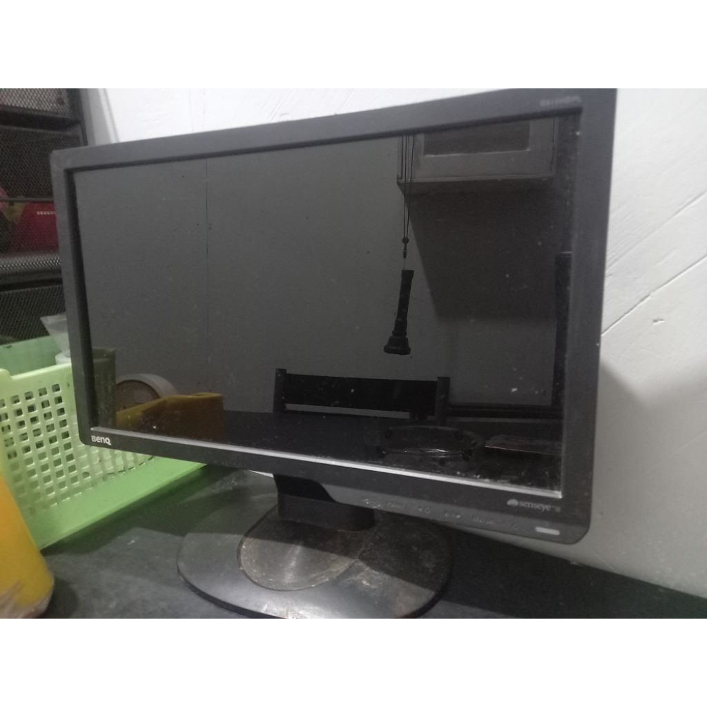 Monitor komputer 16 inch merk Benq