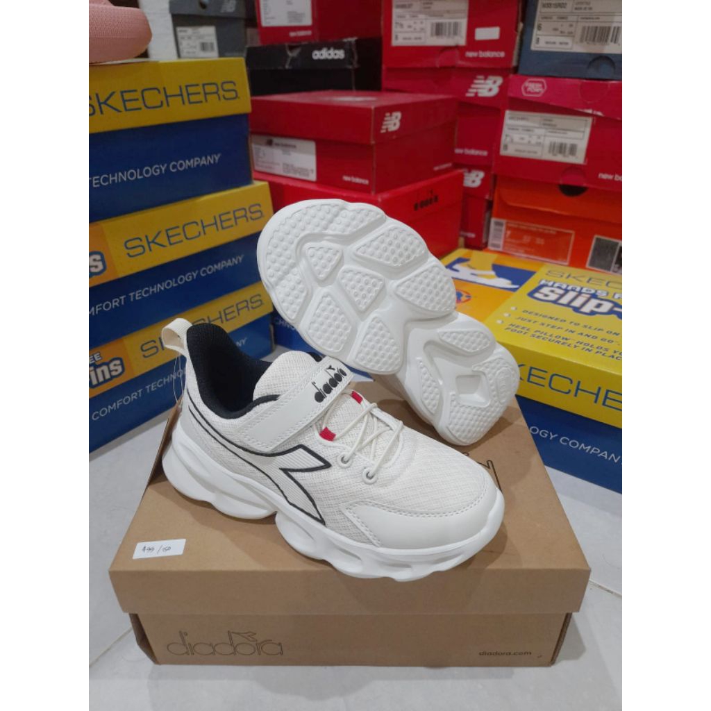 Sepatu Diadora Napoli JR (Beige)