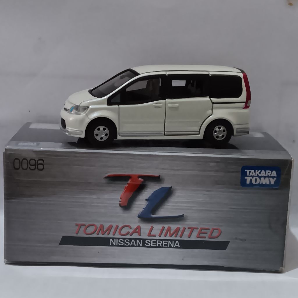 TOMICA LIMITED NISSAN SERENA