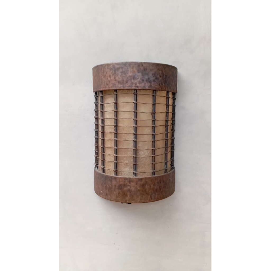 Lampu dinding antik kuno