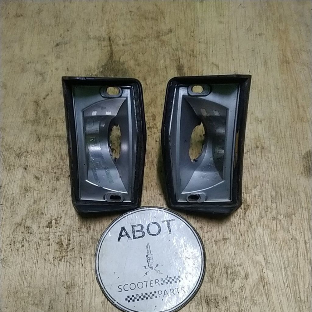 Rumah lampu sein depan vespa excel original