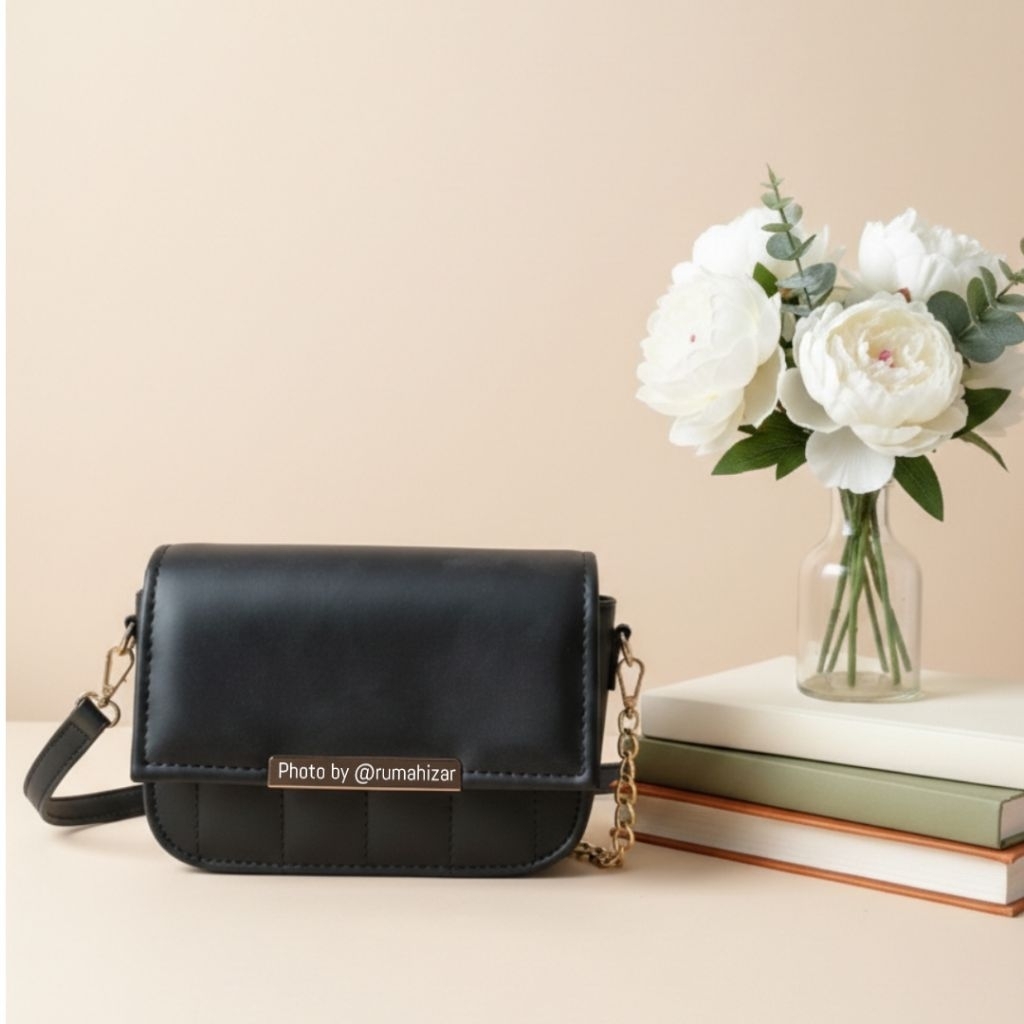 PIXIE DUST Tas Selempang Slingbag Mini Wanita Mewah Bahan Cici Premium Tebal Hitam Tali Rantai Gold 