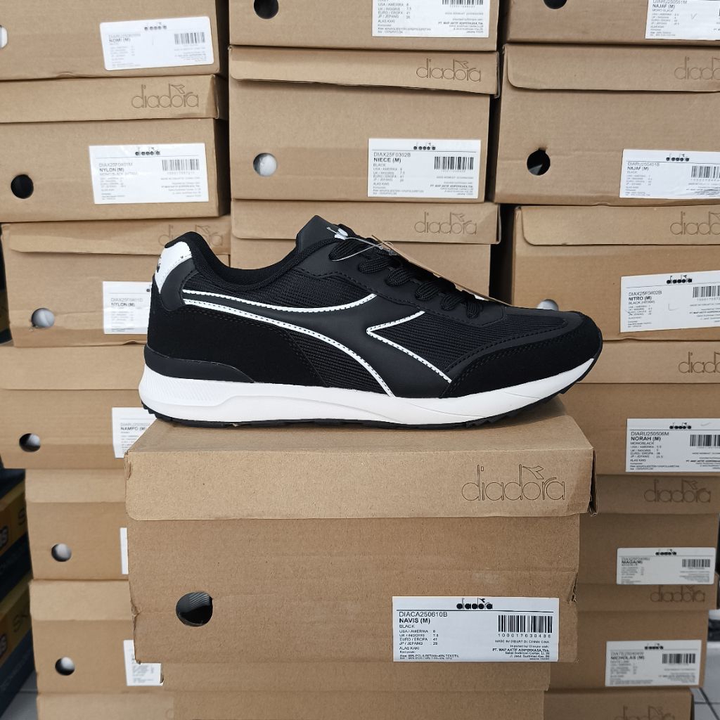 Sepatu Lifestyle Pria DIADORA NAVIS BLACK ORIGINAL