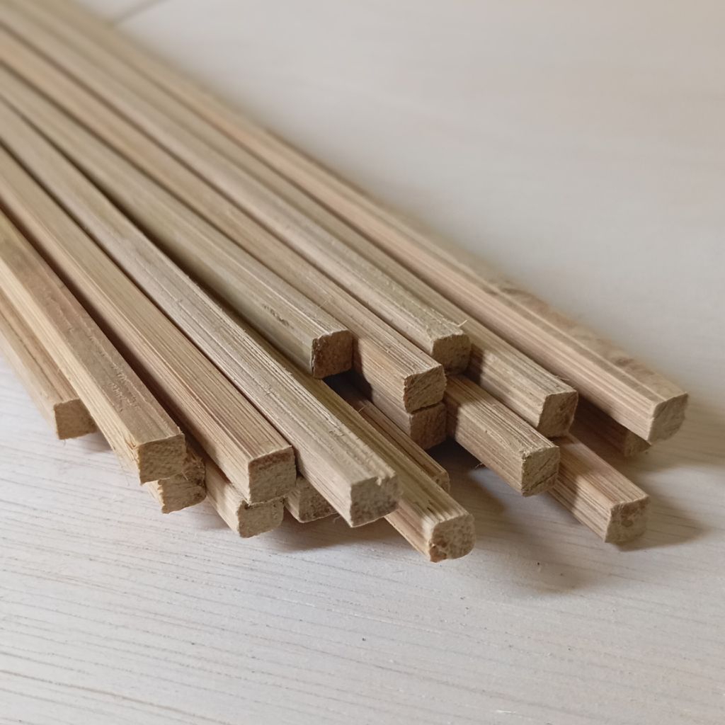 Stik Lis Kayu Bambu Kotak 5mm x 5mm Panjang 40cm Bahan Kerajinan DIY Kanal Bak Minimalis Miniatur Tr