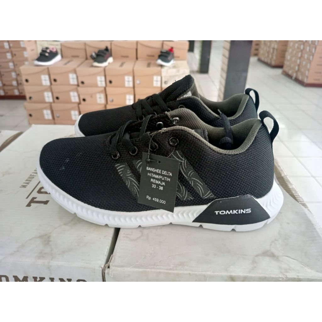 Sepatu Tomkins BANSHEE DELTA hitam putih untuk anak remaja