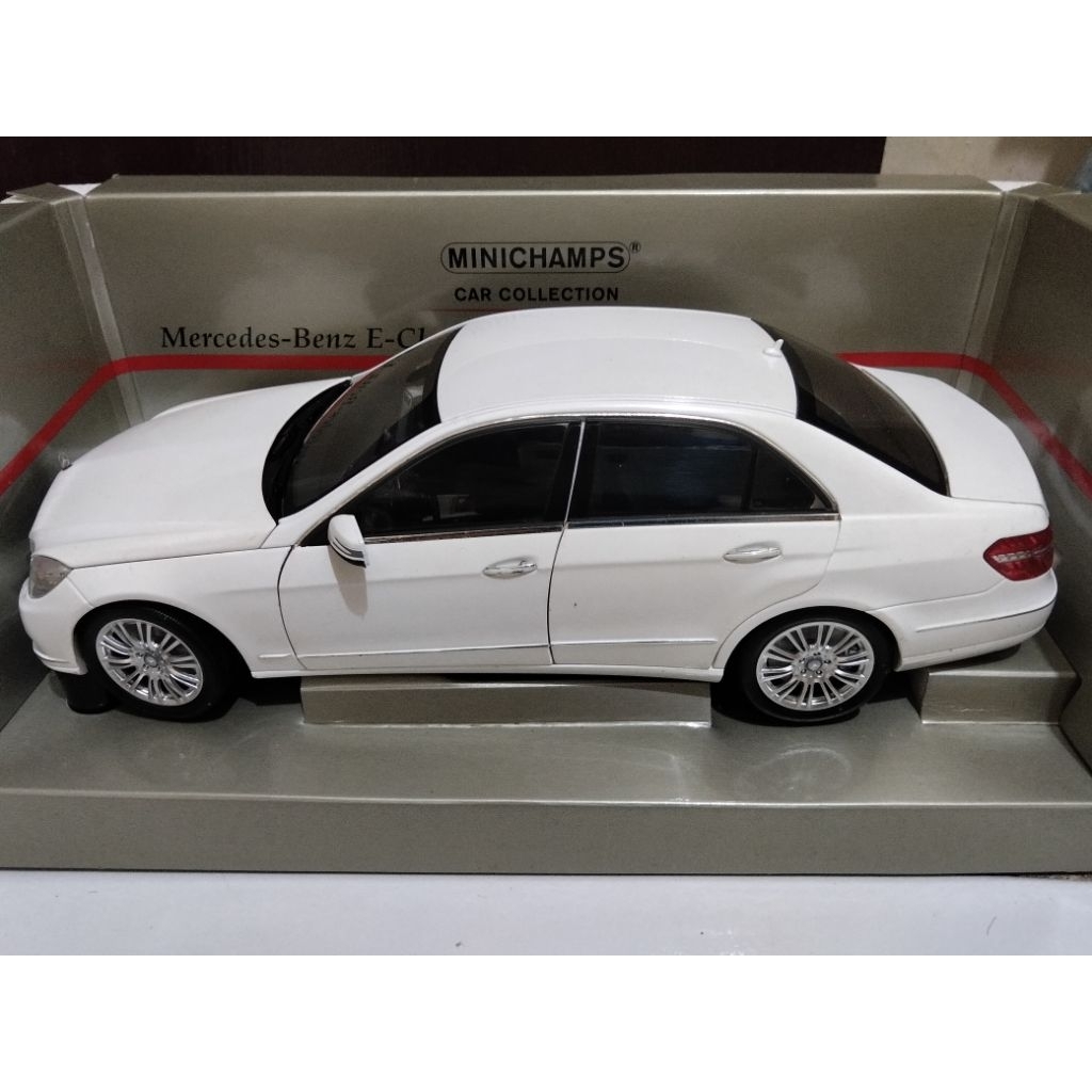 Diecast 1:18 Mercedes Benz E Class