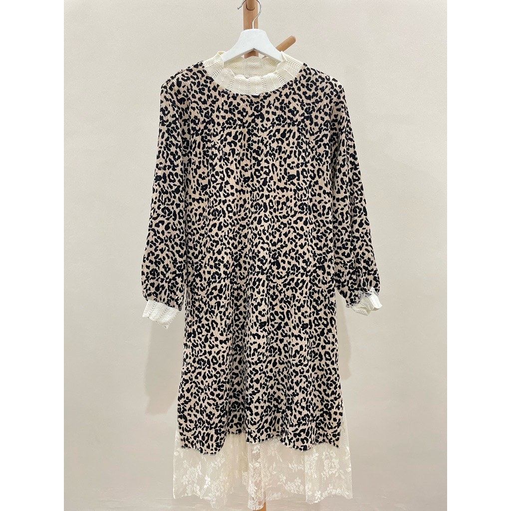 Preloved Tunik Motif Macan Wanita