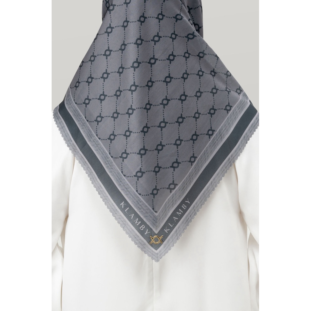 Scarf Monogram London Edition WearingKlamby