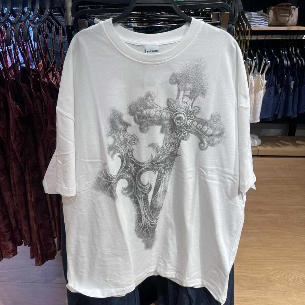 Kaus T-shirt Oversize BERSHKA Women Jastip (jasa titip)