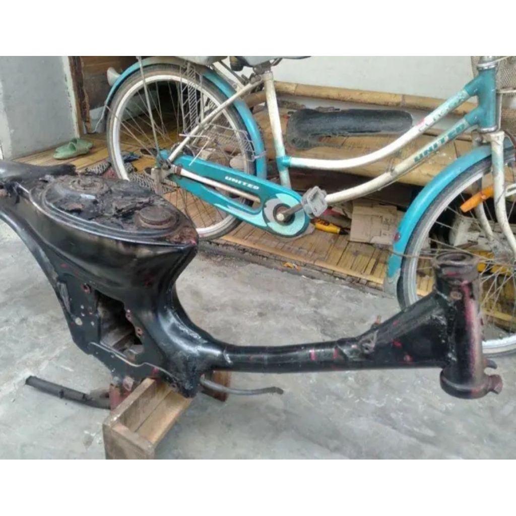 rangka batangan honda astrea grend legenda astrea prima C70 barang asli original copotan masih bagus