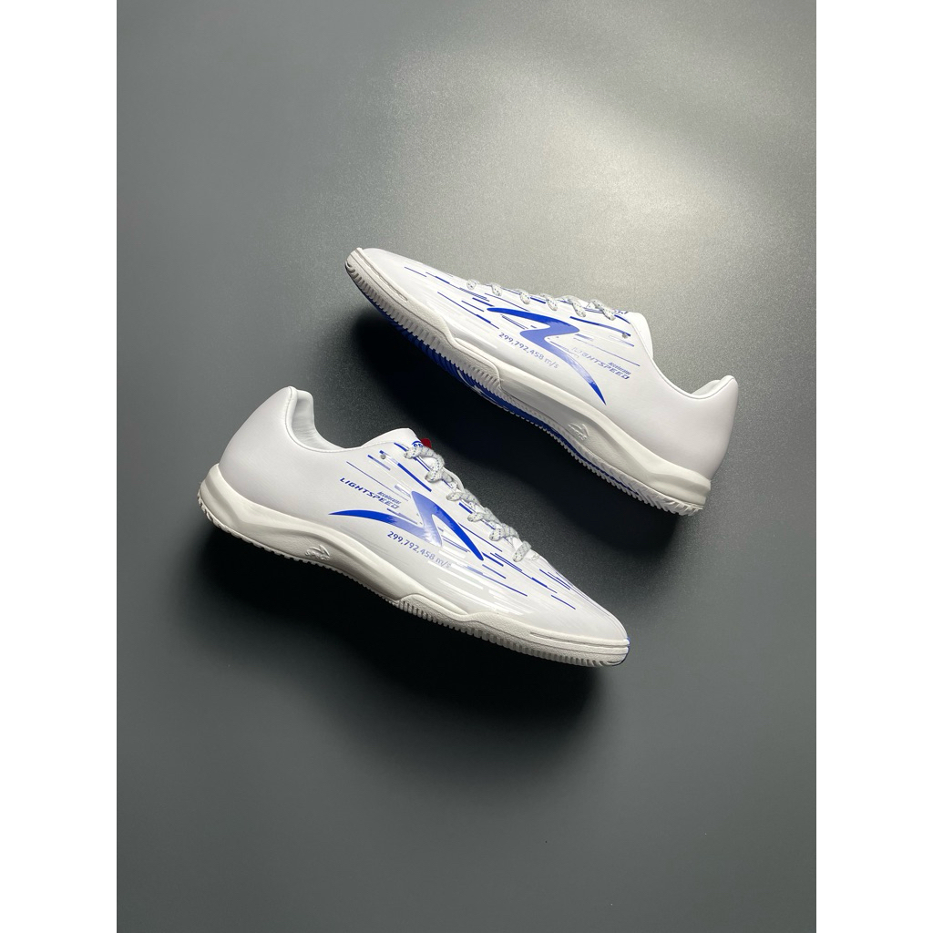 SEPATU FUTSAL SPECS LIGHTSPEED REBORN IN WHITE / DAZZLING BLUE