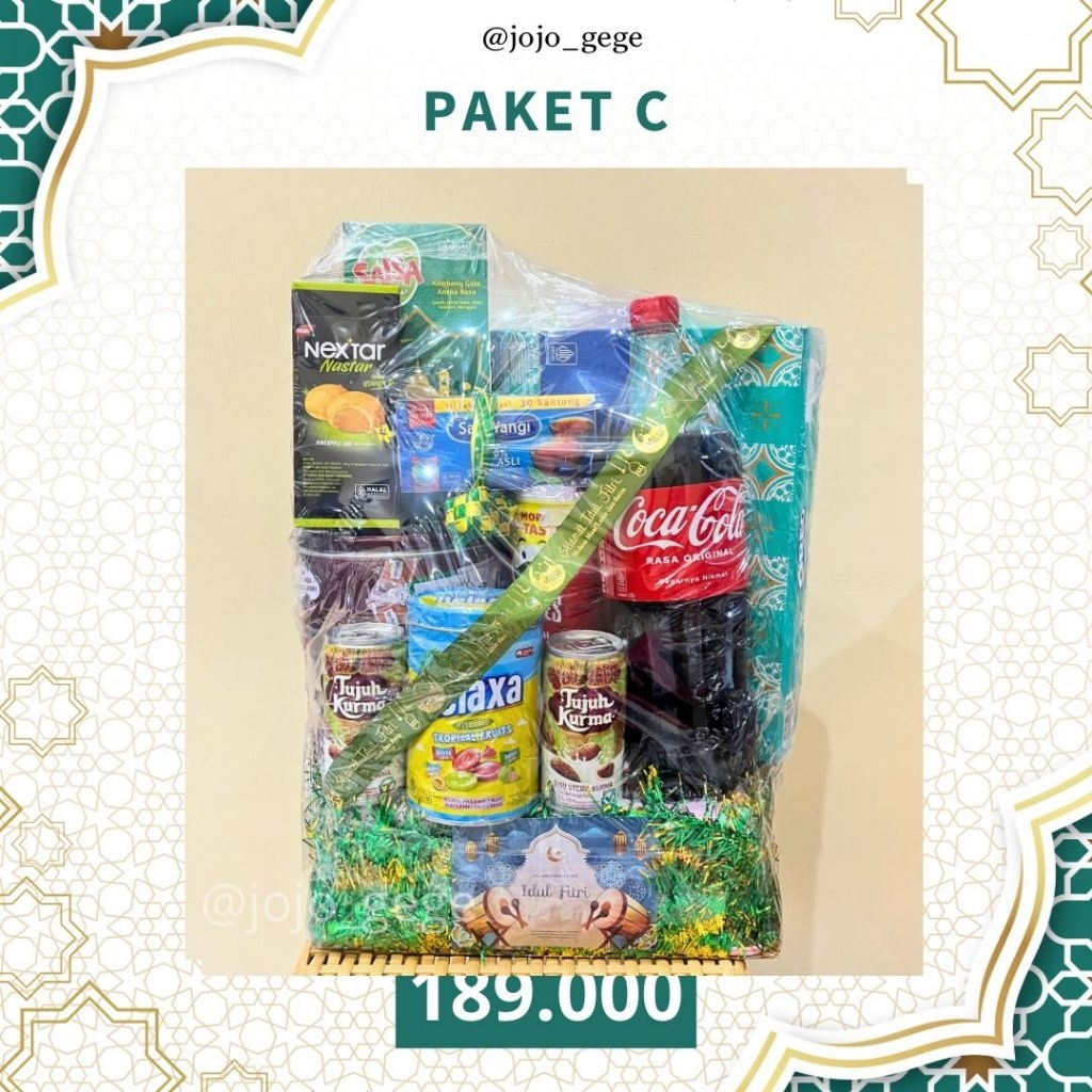parcel lebaran paket berisi makanan ringan