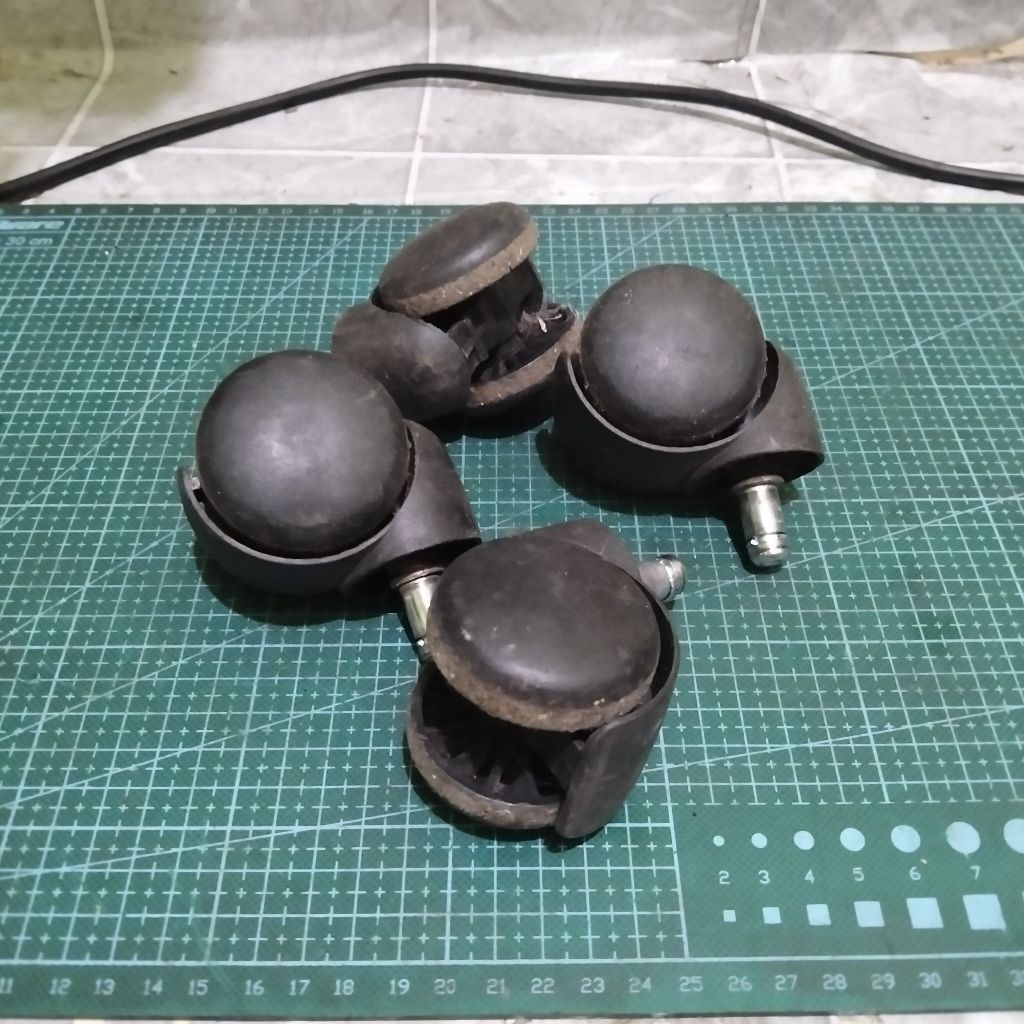 Jual Roda Furniture Double Wheel Bekas Diameter Ban 5cm Lebar 5,4cm Terjangkau