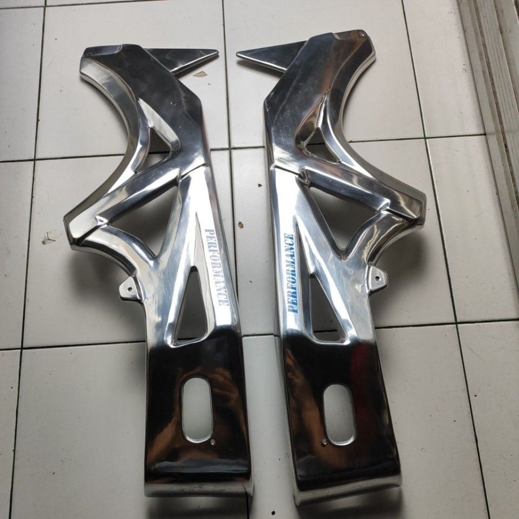 sayap fairing Vixion old lama bahan besi cor