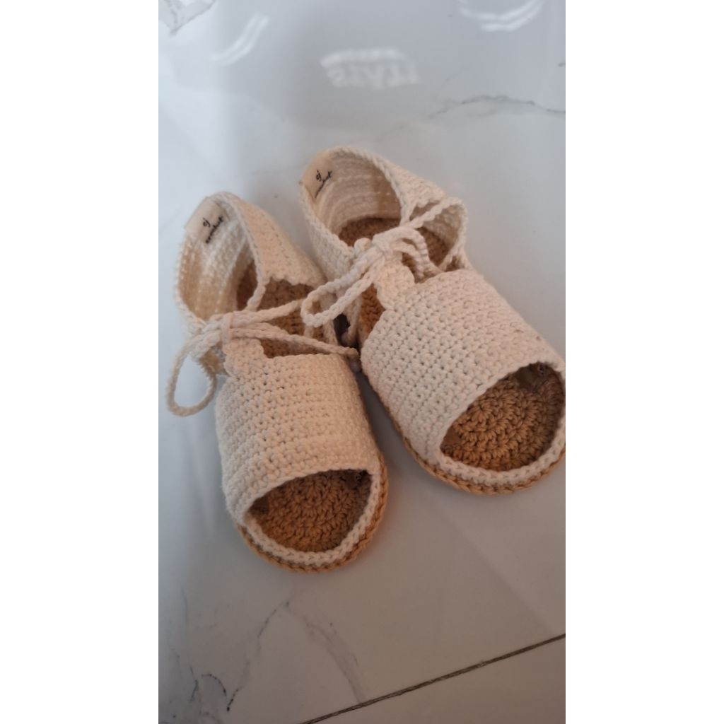 sepatu rajut bayi lucu / sepatu bayi rajut perempuan