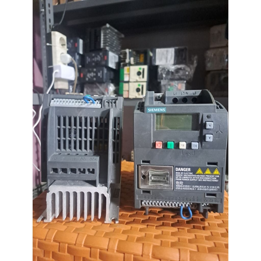 INVERTER SIEMENS 6SL3210-5BE17-5UV0 SINAMICS V20 0,75KW 380V-480V
