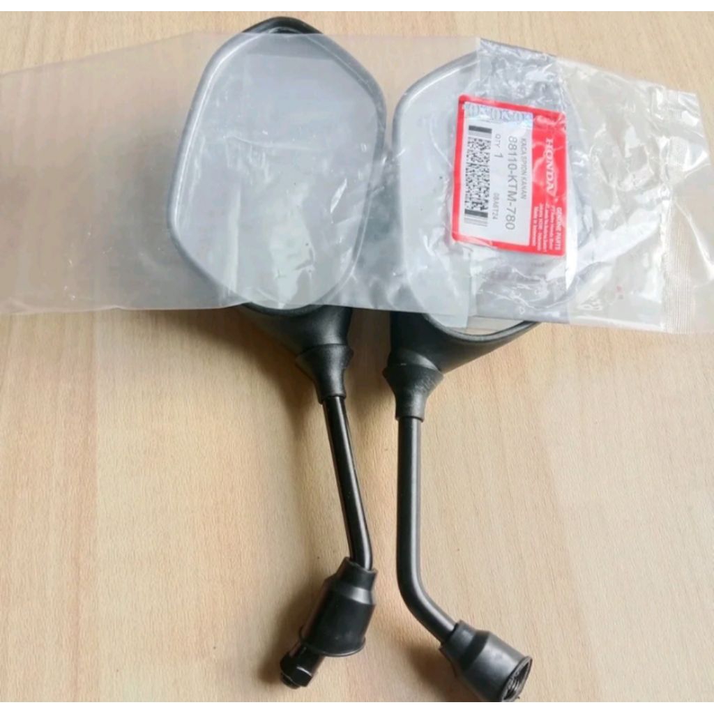 kaca spion sepeda motor, yang secara khusus diidentifikasi sebagai spion untuk model Honda Supra X 1