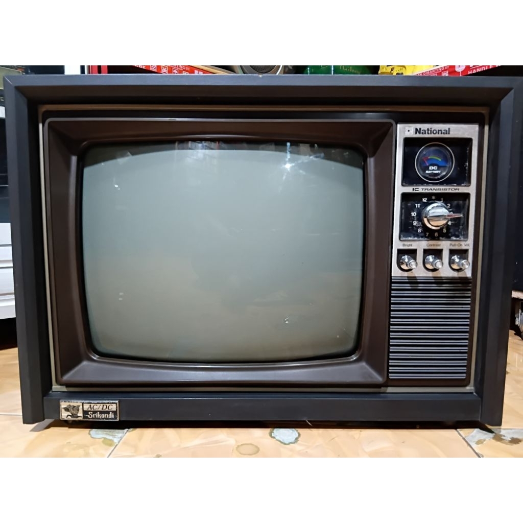 TV NATIONAL 17inch hitam putih kondisi sperti Vedeo..Cek
