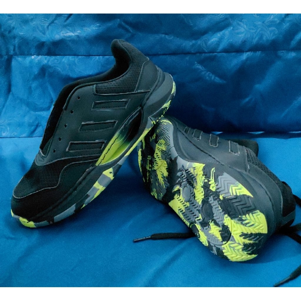 Sepatu sekolah & sepatu tennis