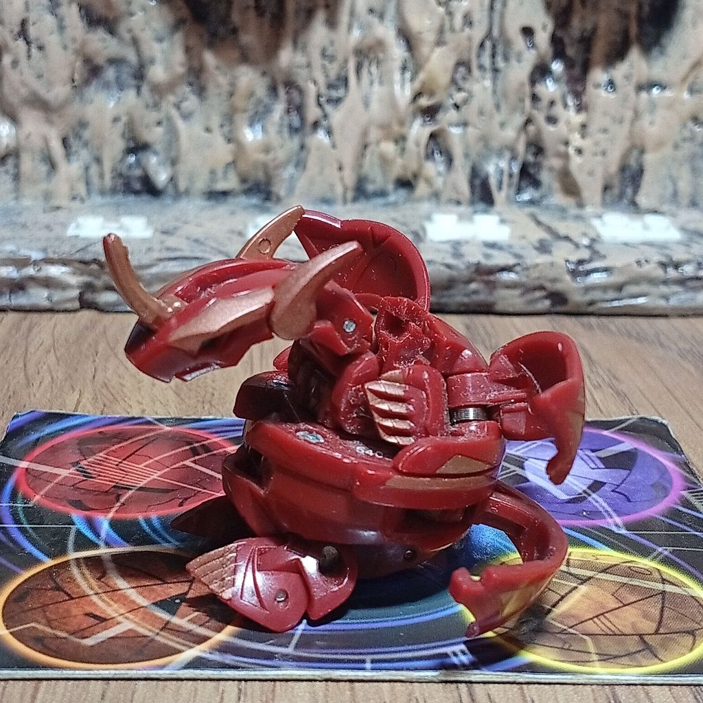 Bakugan Cross Dragonoid (berputar)