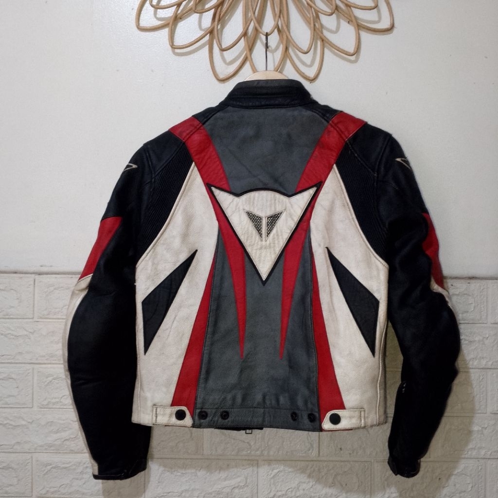 Dainese vintage leather jacket size 40 stara s protector bisa lepas pasang