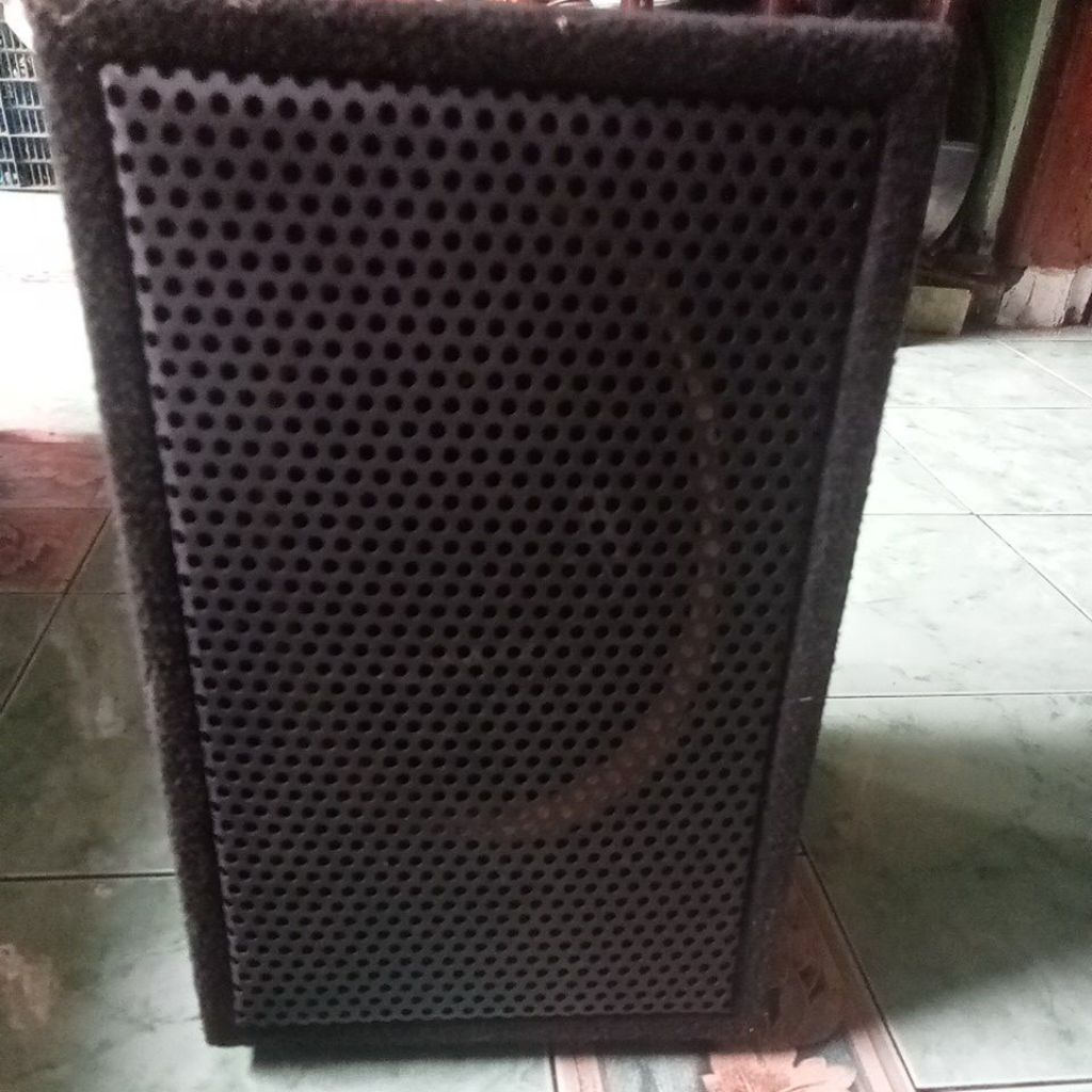 box speaker oval