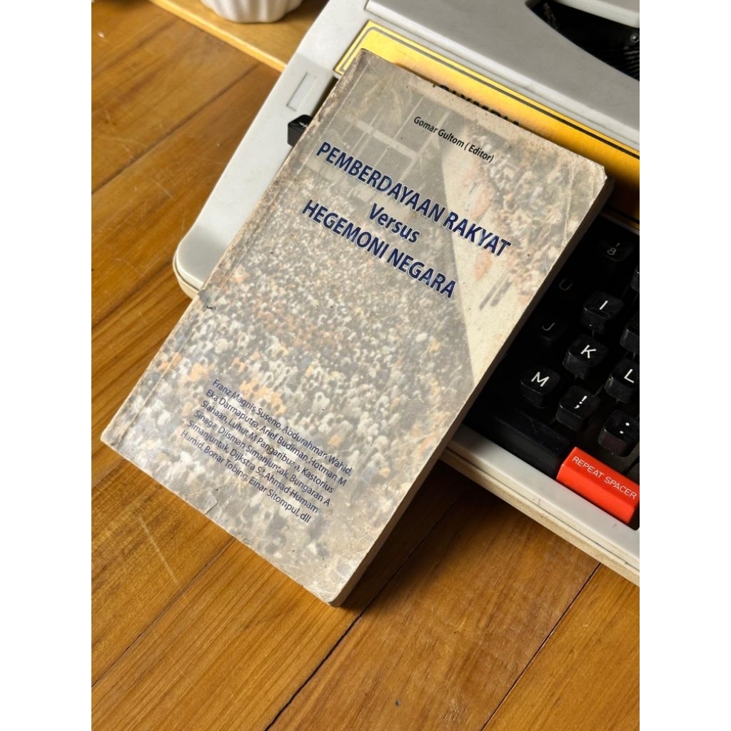 Buku Perbedaan Rakyat Versus Hegemoni Negara - Gomar Gultom
