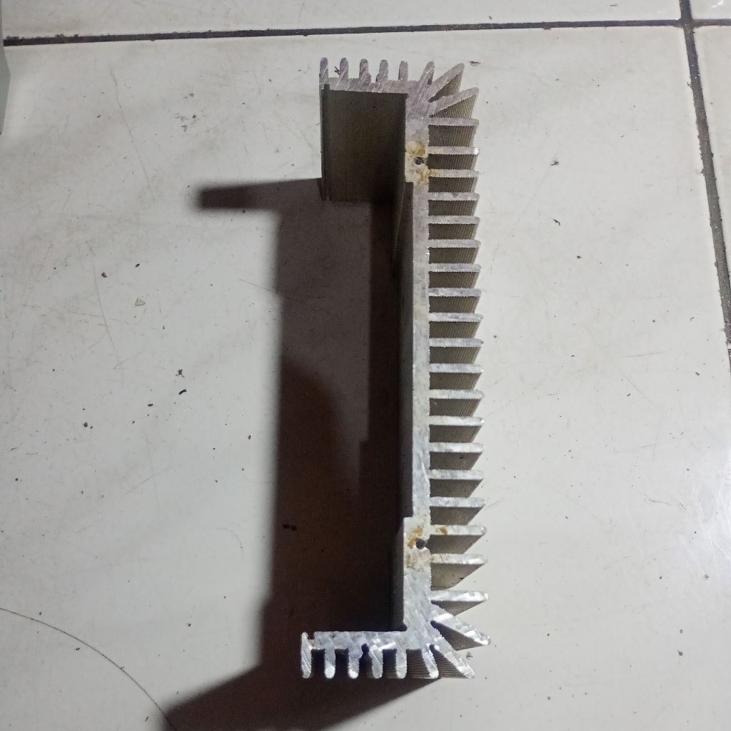alumunium pendingin/heatsink bekas stk tebal 5mm PLT 18.5x5x6cm
