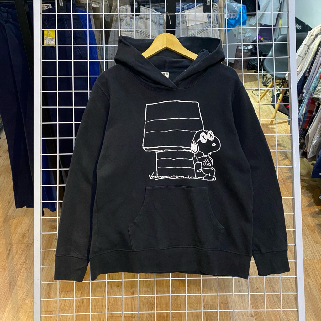 Uniqlo UT kaws Peanuts Hoodie