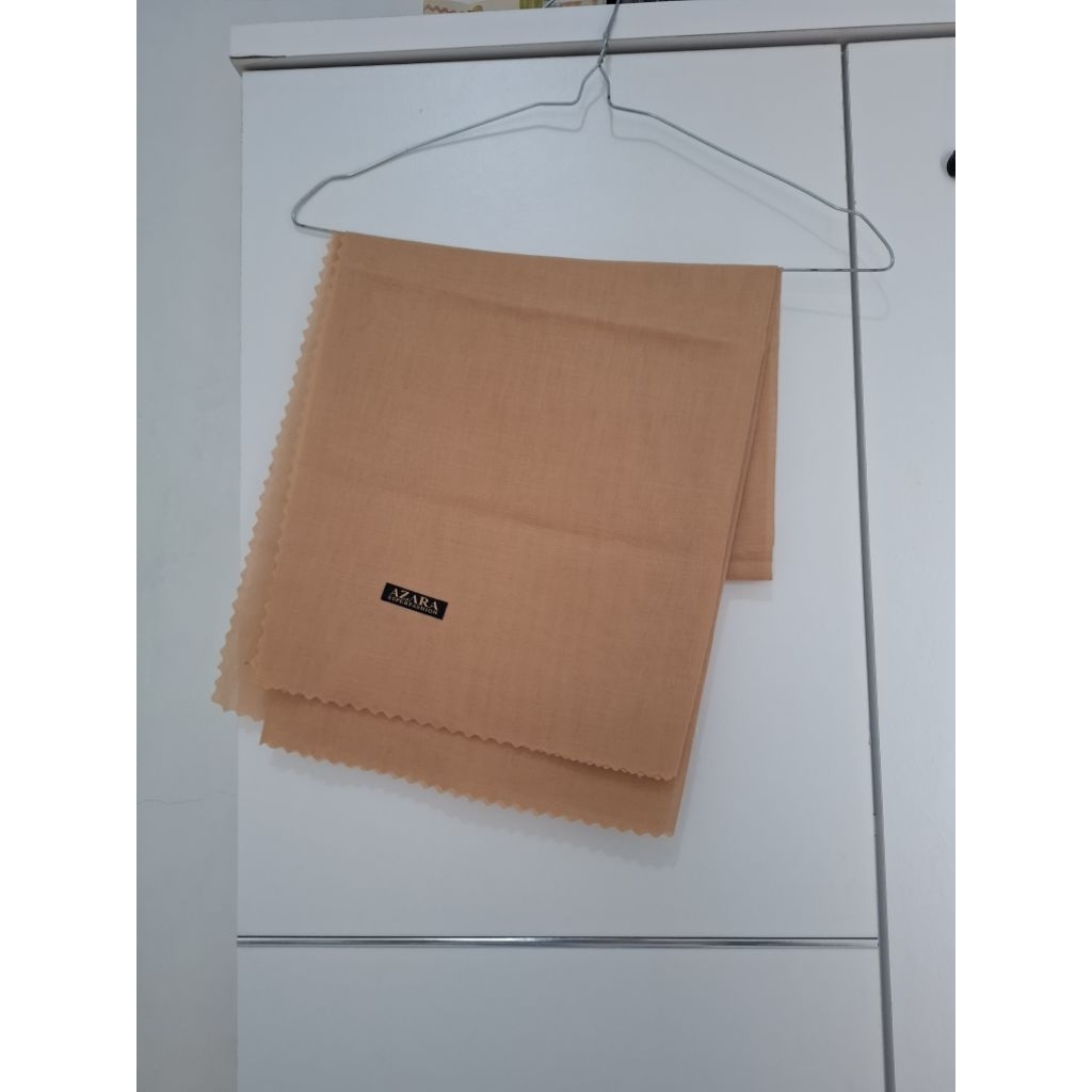 preloved kerudung segi empat merk azzura