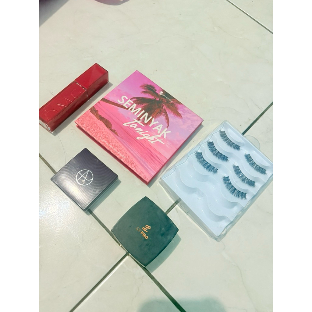 sepaket makeup dapat semua