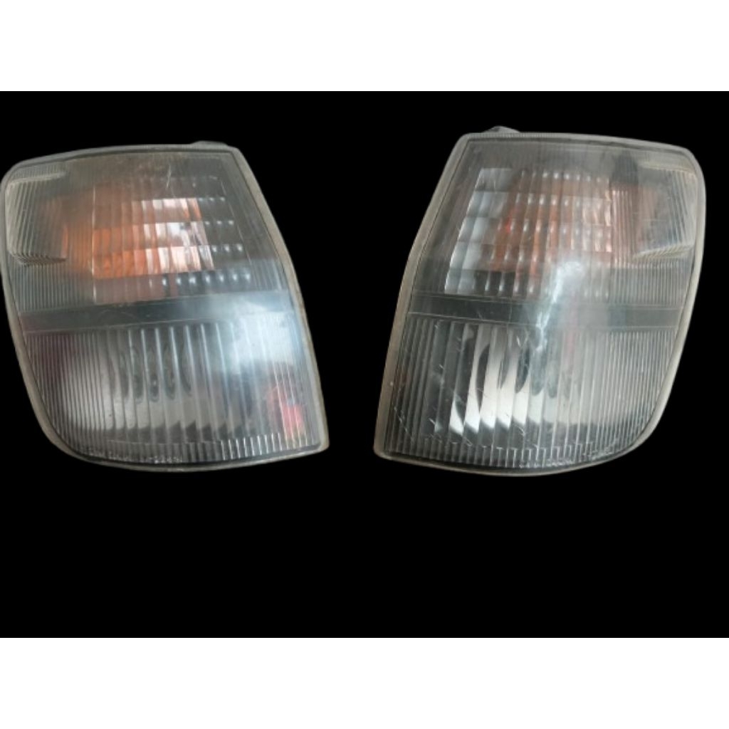 LAMPU SEN MOBIL MITSUBISHI KUDA TH 1997 S/D 2001 ASSY