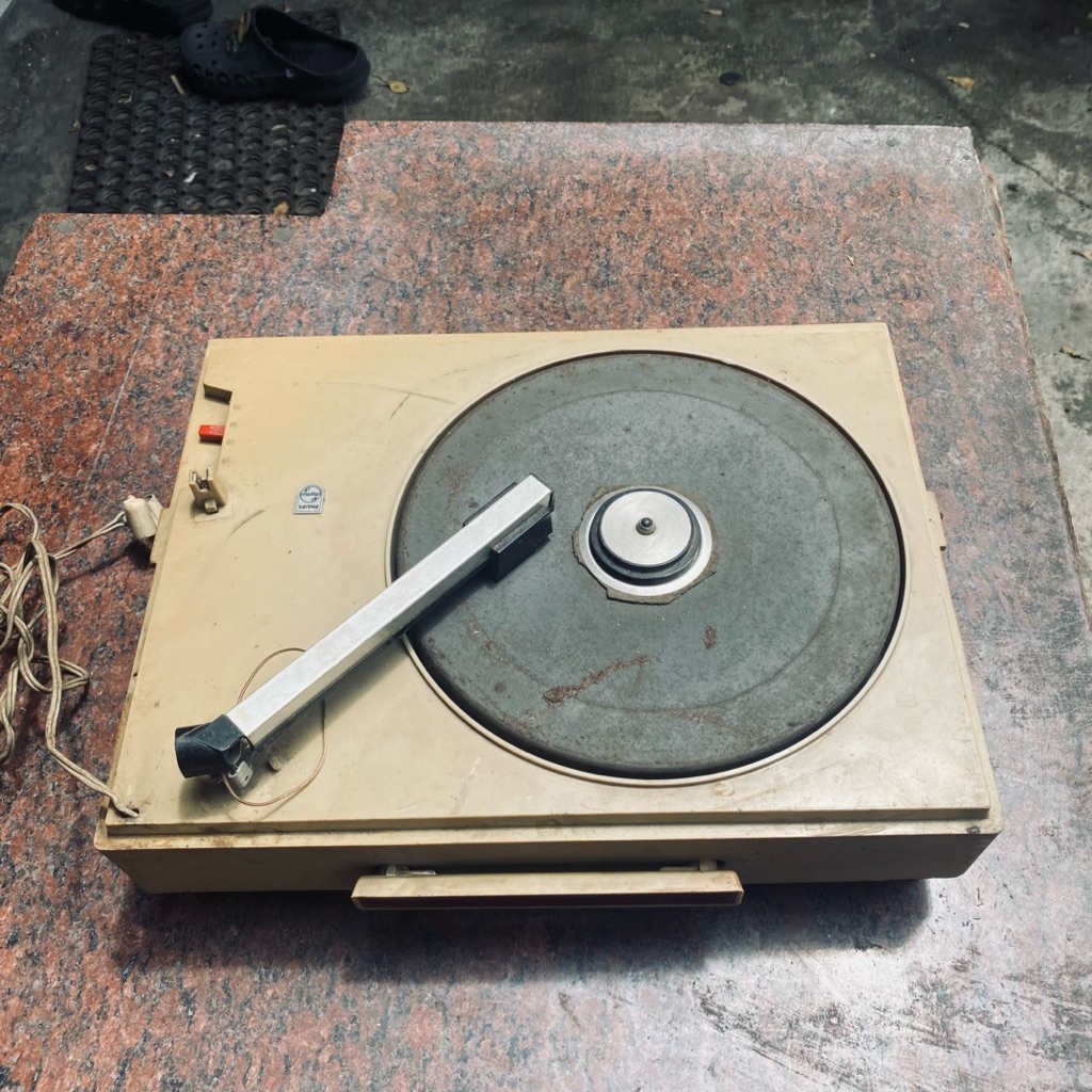 Turntable Philips Vintage (Non-Functioning / Pajangan Estetik Kafe Studio)