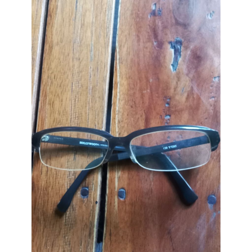 Preloved Kacamata Gucci,unisex./hollywood