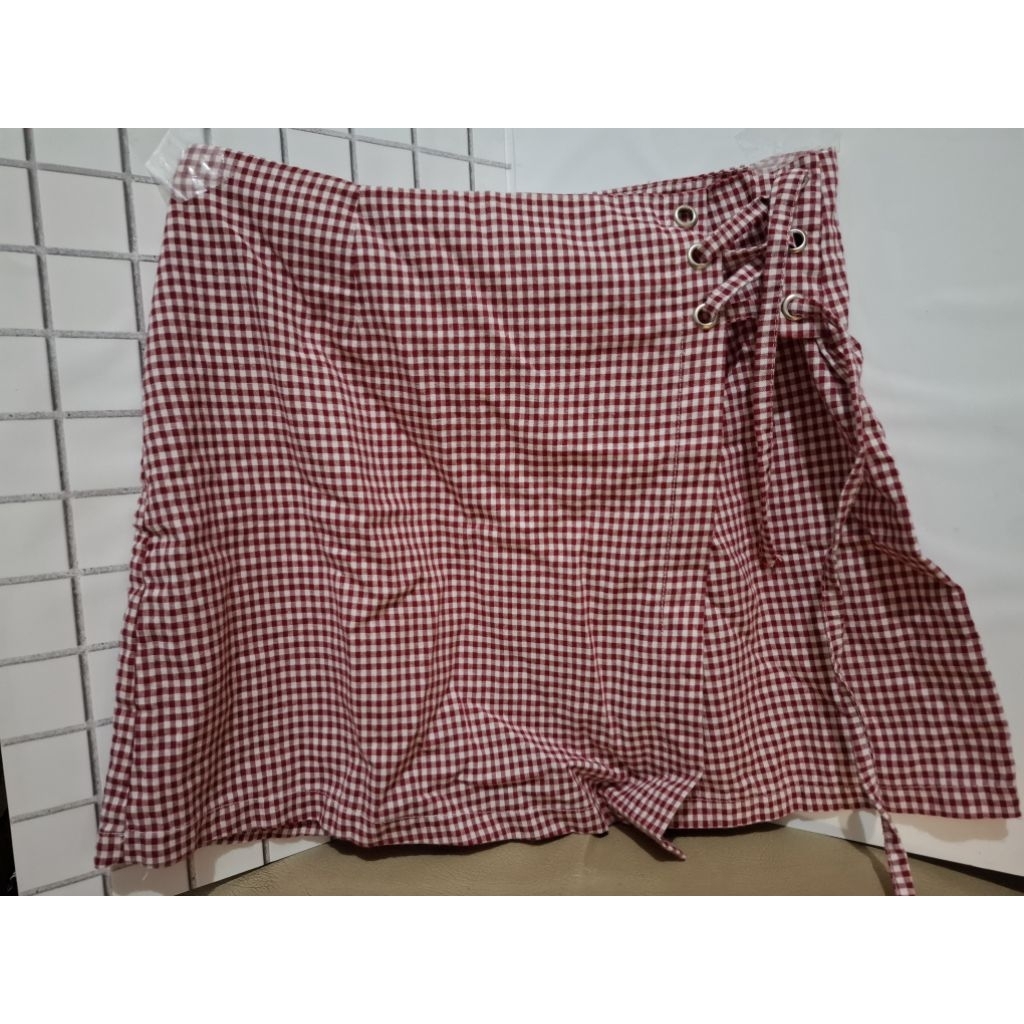 Rok celana kotak kotak merah putih