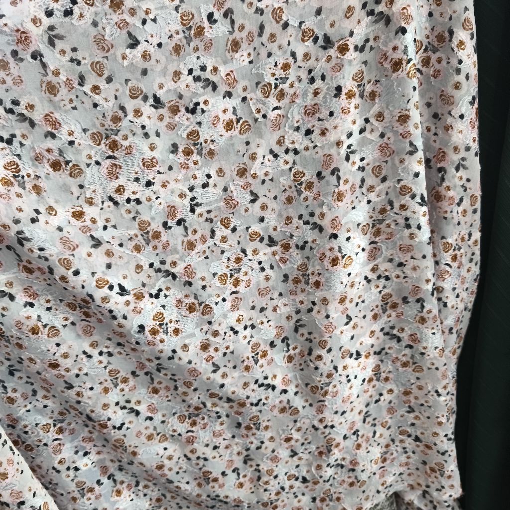 Kain Sifon Uragiri Motif Bunga Mawar Kecil Timbul – Bahan Jatuh, Lembut, Adem, Elegan untuk Gamis, D