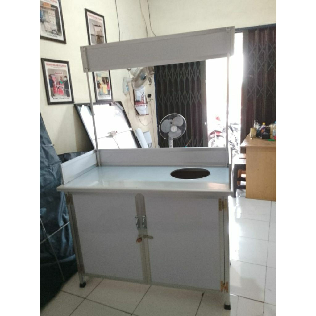 Booth Portable / Meja Lipat / Gerobak Lipat Bongkar Pasang bahan Aluminium dilengkapi Pintu dan vari