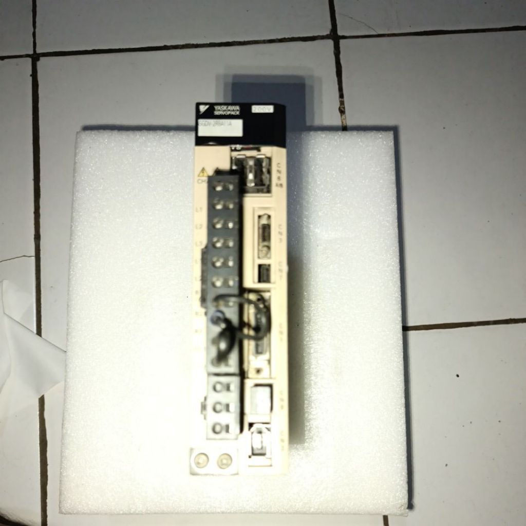 SERVO DRIVER SGDV-2R8A11A YASKAWA