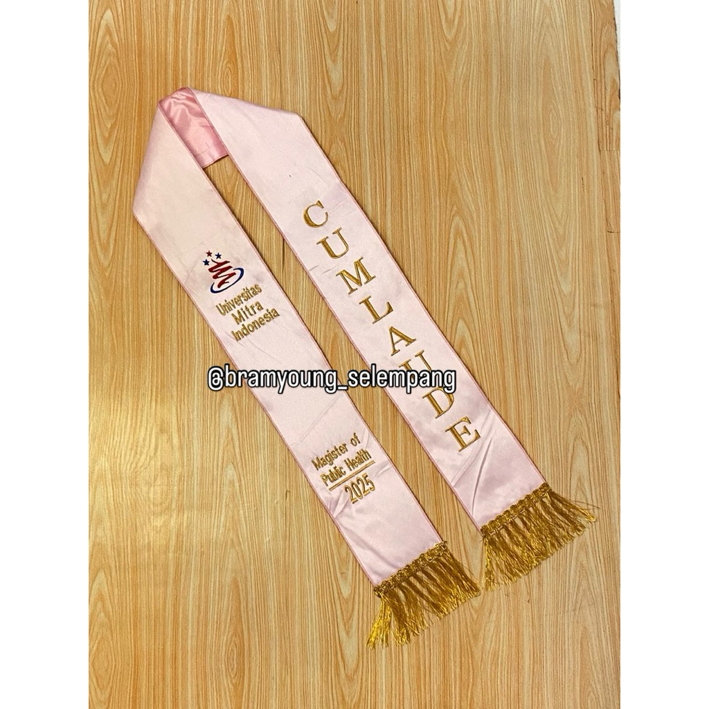selempang satin cumlaude
