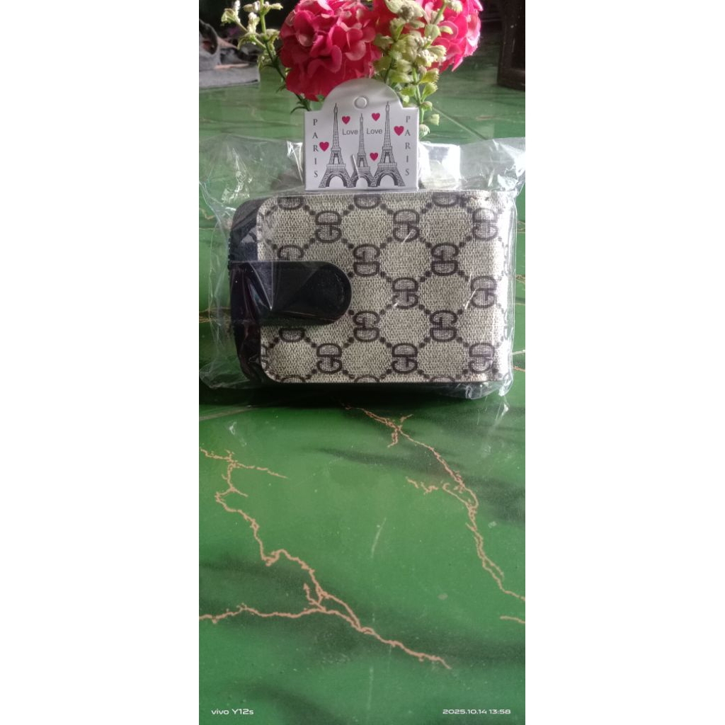 dompet kartu uang dan kartu