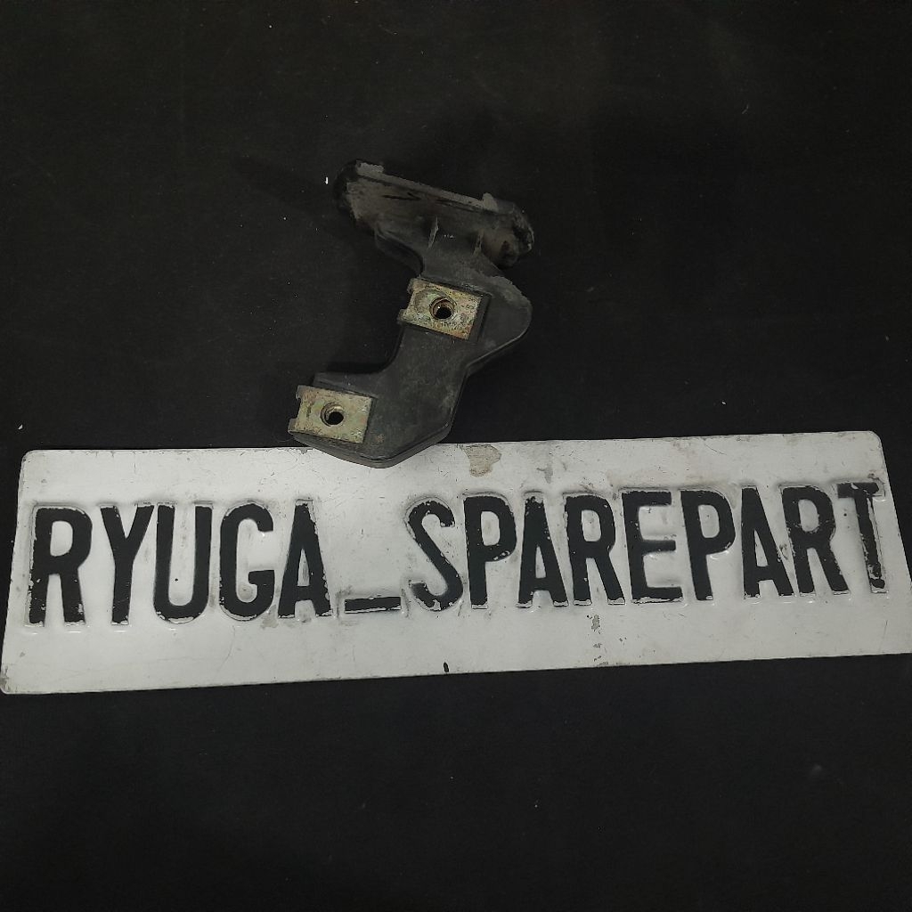 Bracket Bumper Depan KIRI Original BMW E39 p.n 8159361